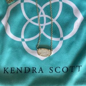 Kendra Scott necklace